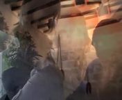 Молодую жену трахает в три дырки незнакомец а муж на видео снимает